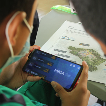 As part of the MINT Education for Innovation educational initiative, interactive climate change maps are created as well as videos and podcasts on the topics of health and hygiene.© Siemens Stiftung