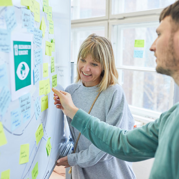 Our programs are primarily aimed at educators, as it is they who pass on knowledge to enable responsible participation and contribution. © Siemens Stiftung / Photograph René Arnold