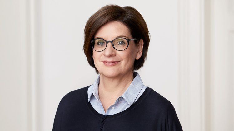 projekt-bildung-medienportal-interview-corinnahartung_749.jpg