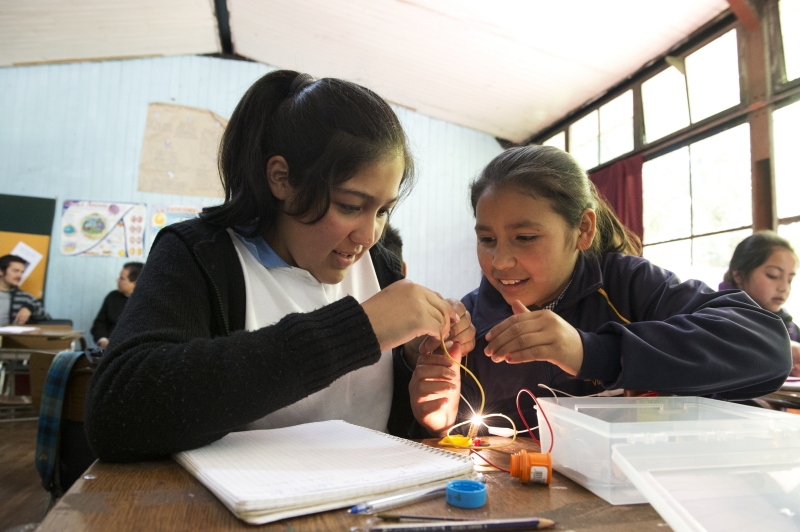 Experiments at the Rayen Lafquen school in Chile Experiments at the Rayen Lafquen school in Chile