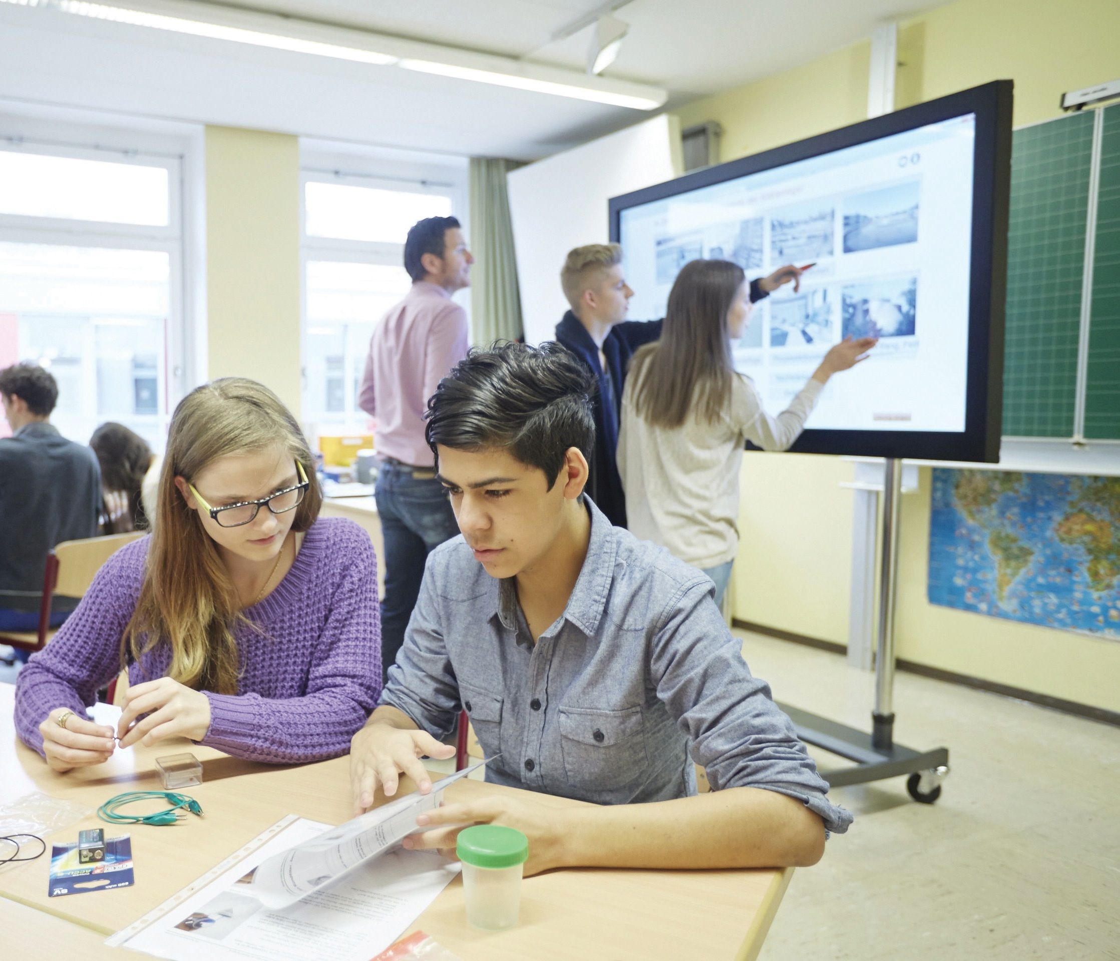Teaching lesson with an interactive whiteboard Teaching lesson with an interactive whiteboard